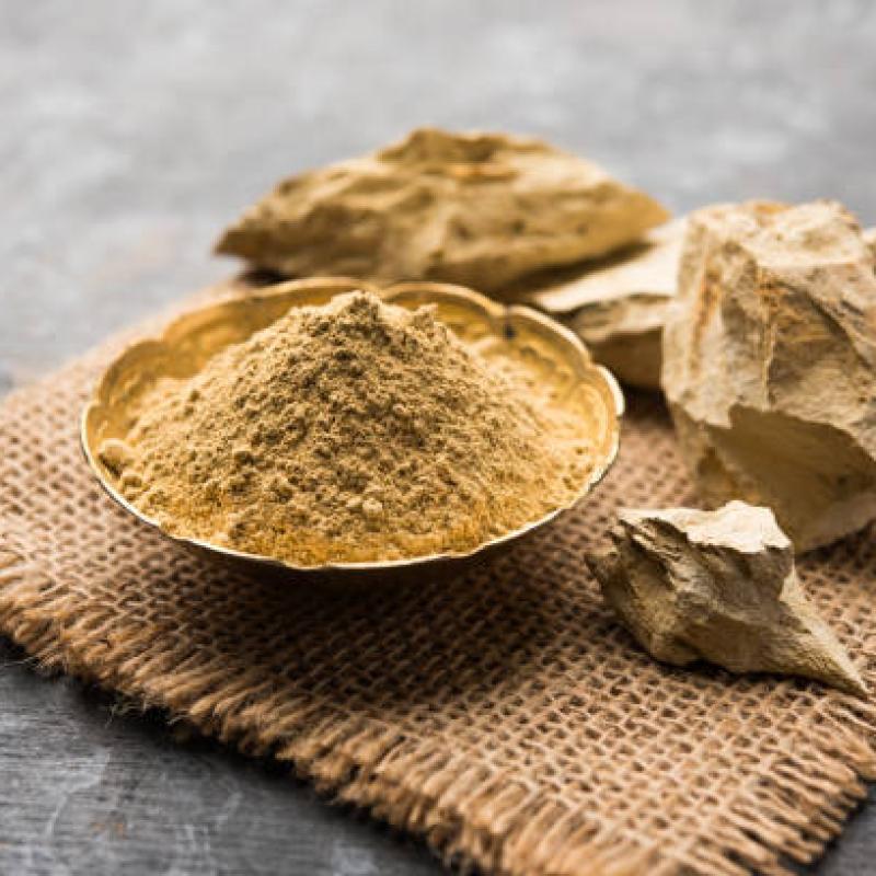 Multani Mitti vs. Chemical Scrubs: The Natural Choice for Exfoliation